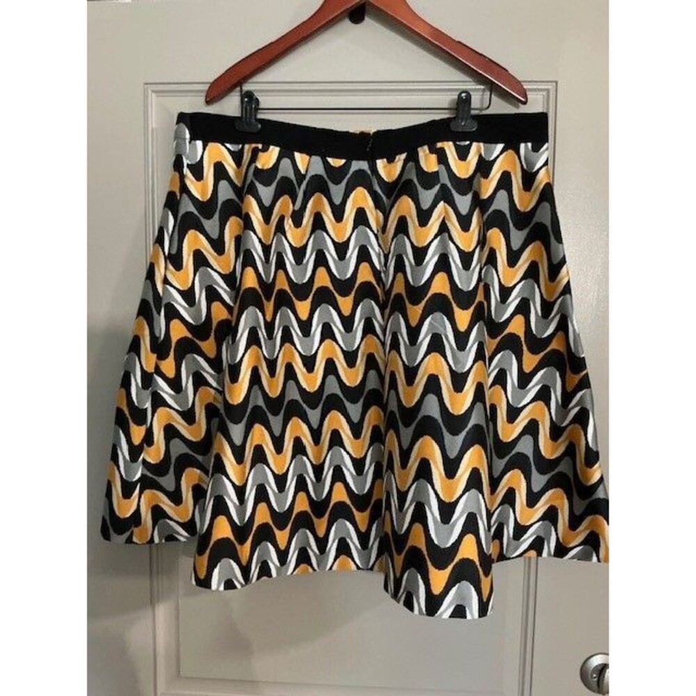 Lane Bryant Circle Skirt Box Pleated Black Yellow Below Knee Sz 22 NWT *** - Picture 2 of 5